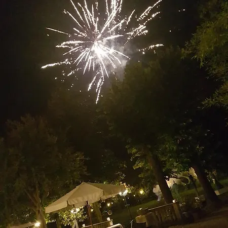 Julia 卡萨诺阿达